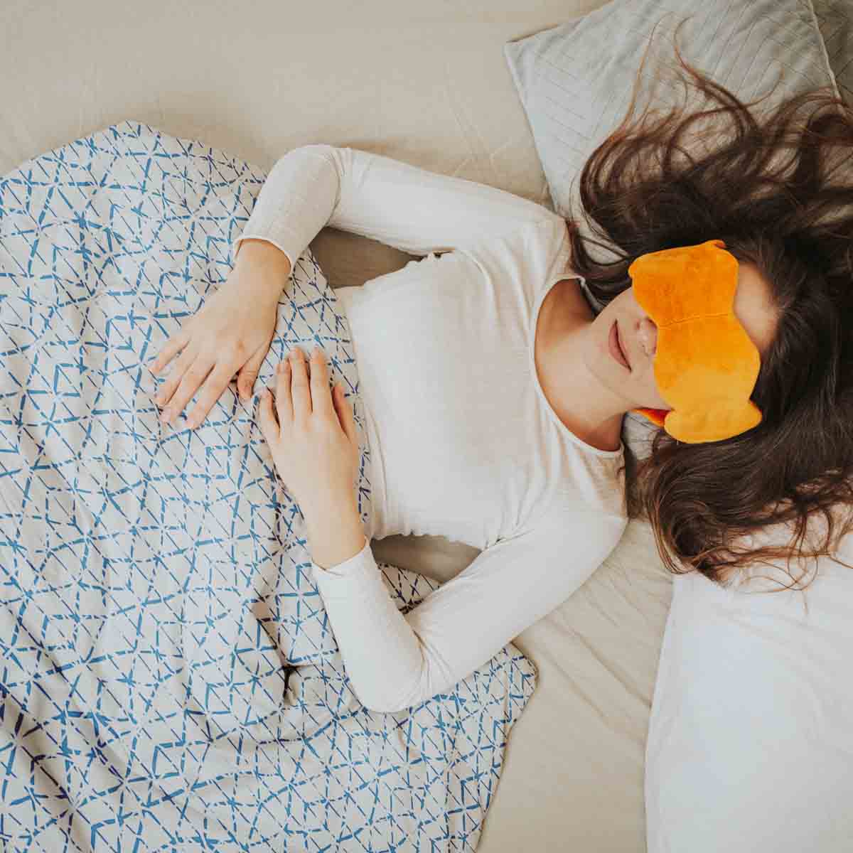 Original Therapiedecke - Baumwoll Bettwäsche Set Weiß mit zarten blauen Formen