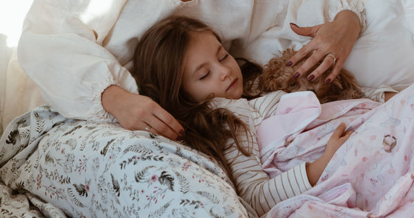 Wie führe ich die Therapiedecke in die Schlafroutine meines Kindes ein?