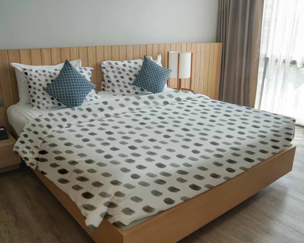 Original Therapiedecke - Baumwoll Bettwäsche Set Weiß mit grauen Tupfern