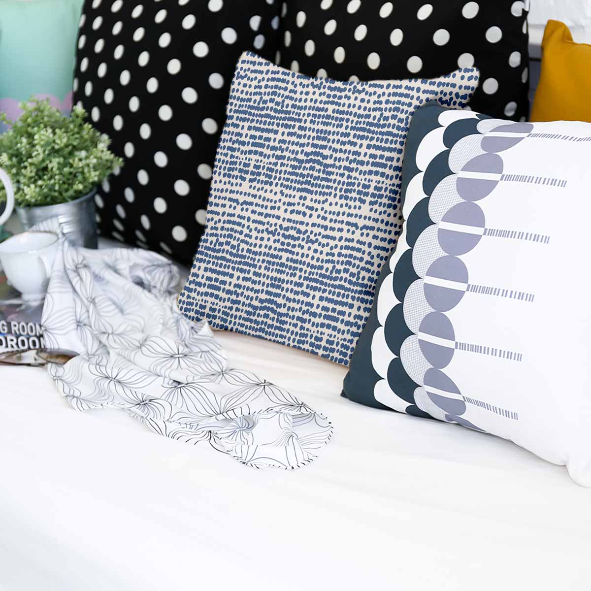 Gesundheitskissen mit blauen Tupfern