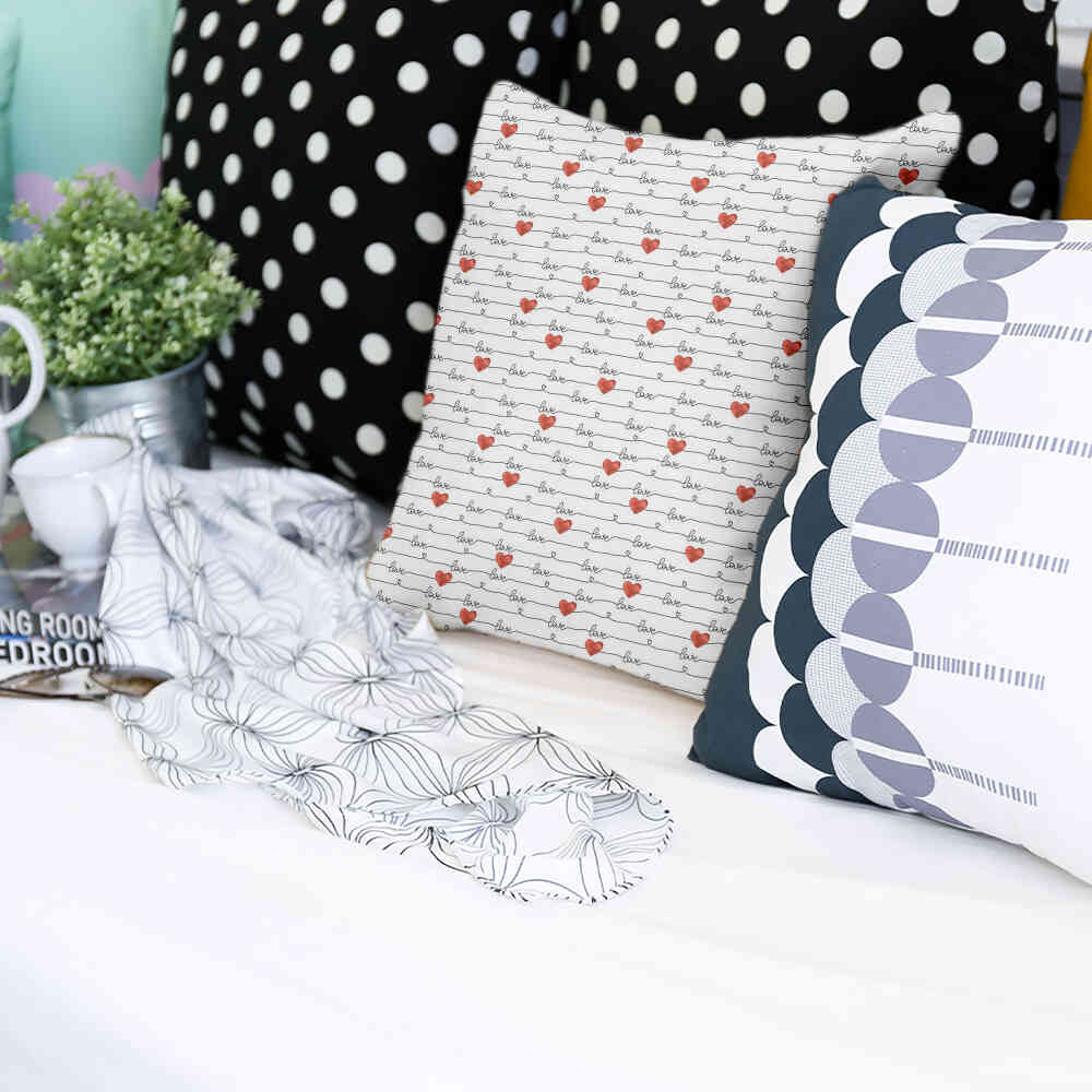 Gesundheitskissen Weiß mit Love Schriftzug