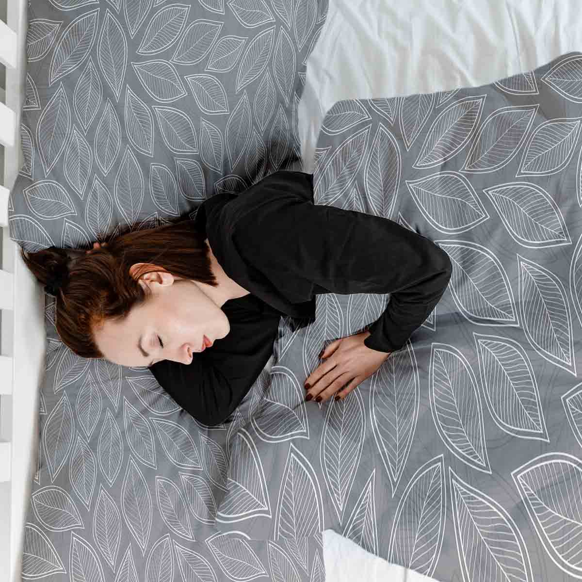 Original Therapiedecke - Baumwoll Bettwäsche Set Grau mit weißen Palmblättern