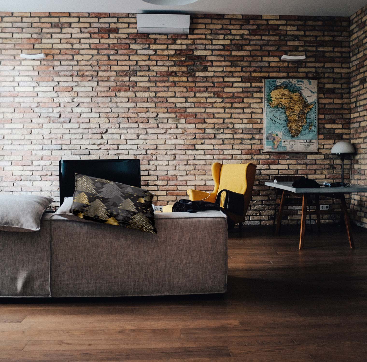 Gesundheitskissen mit goldenen Tannenbäumen